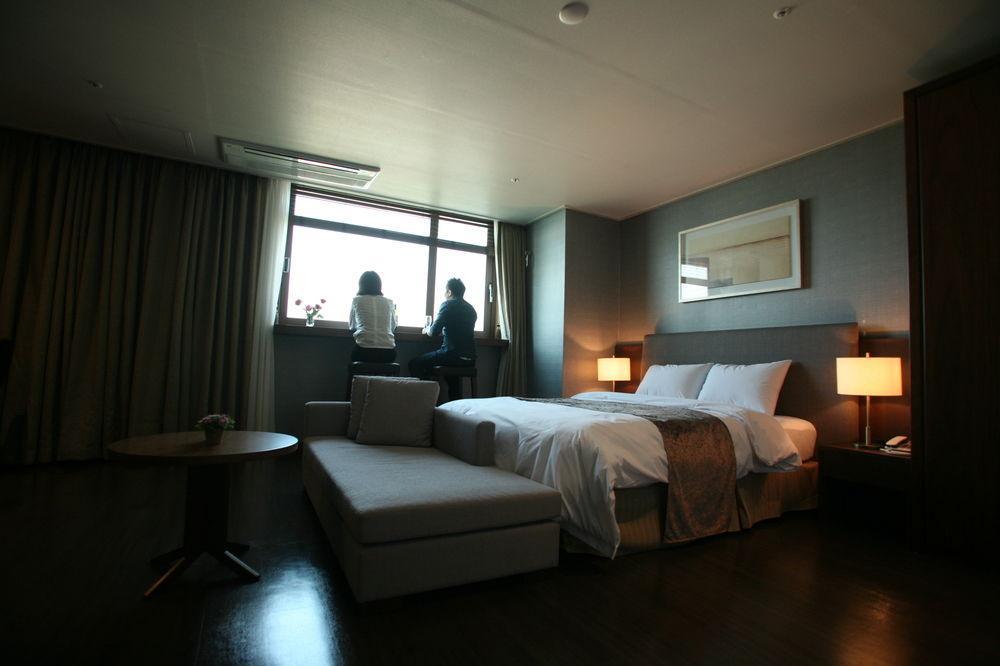 Hyunjin Tourist Hotel Тонге Екстер'єр фото