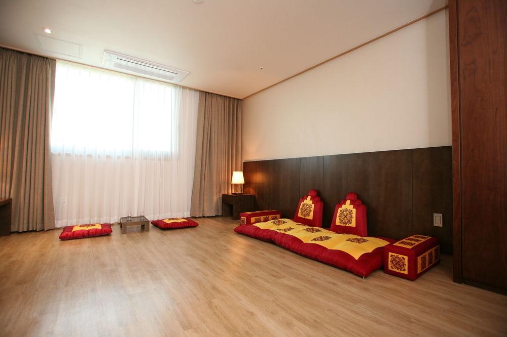 Hyunjin Tourist Hotel Тонге Екстер'єр фото