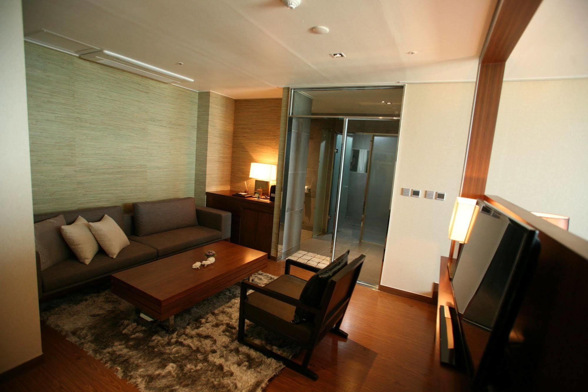 Hyunjin Tourist Hotel Тонге Екстер'єр фото