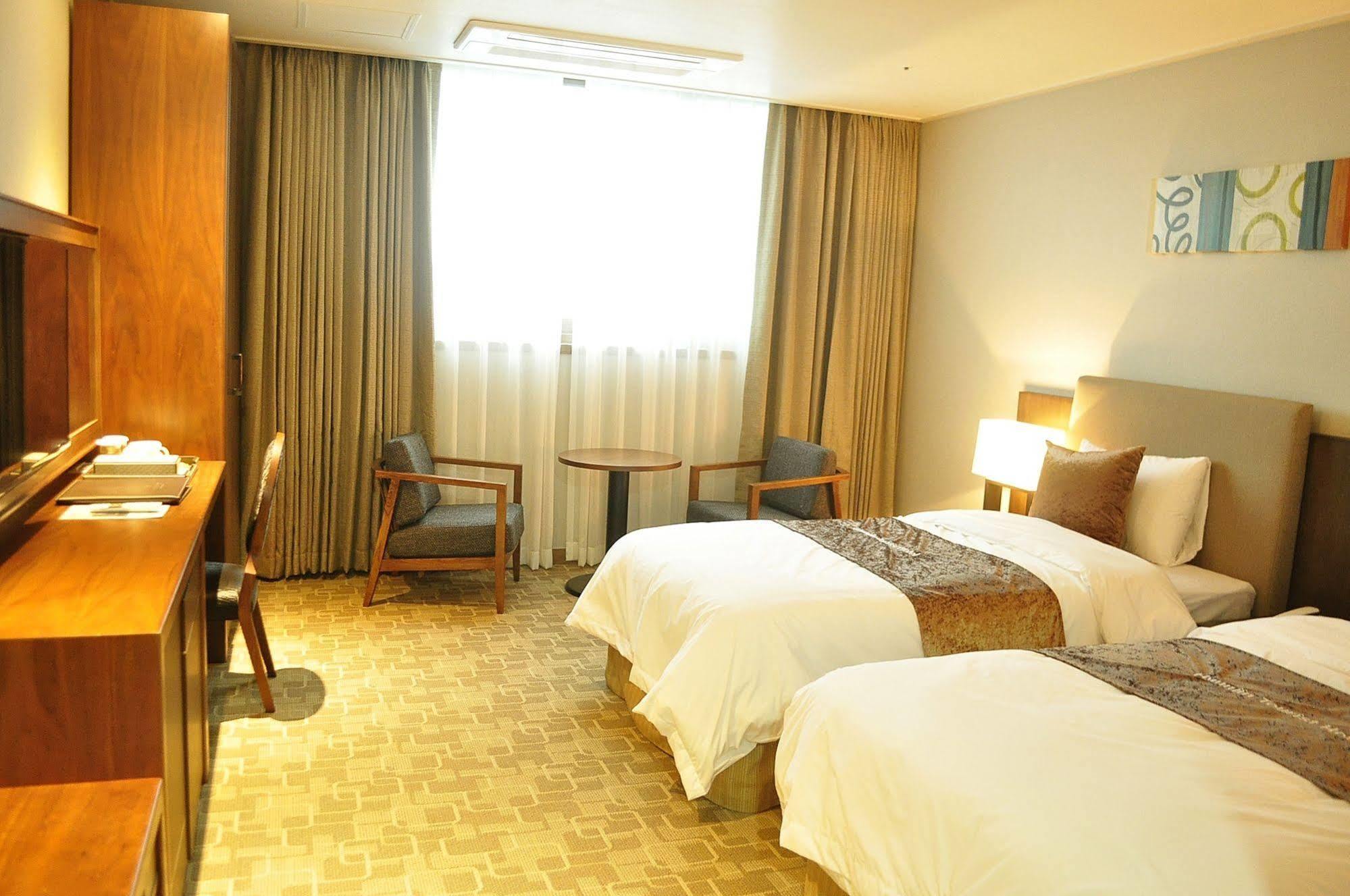 Hyunjin Tourist Hotel Тонге Екстер'єр фото