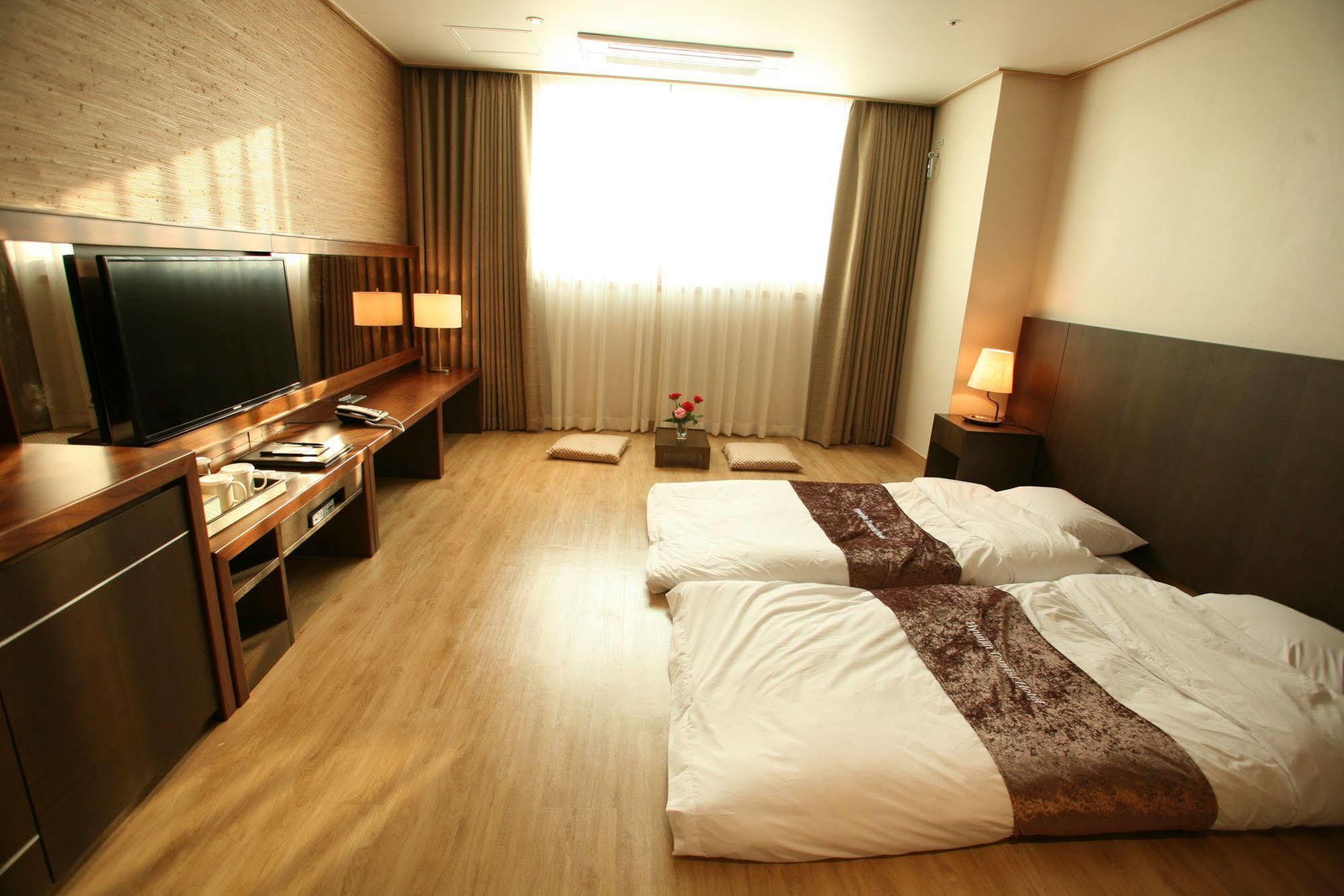 Hyunjin Tourist Hotel Тонге Екстер'єр фото