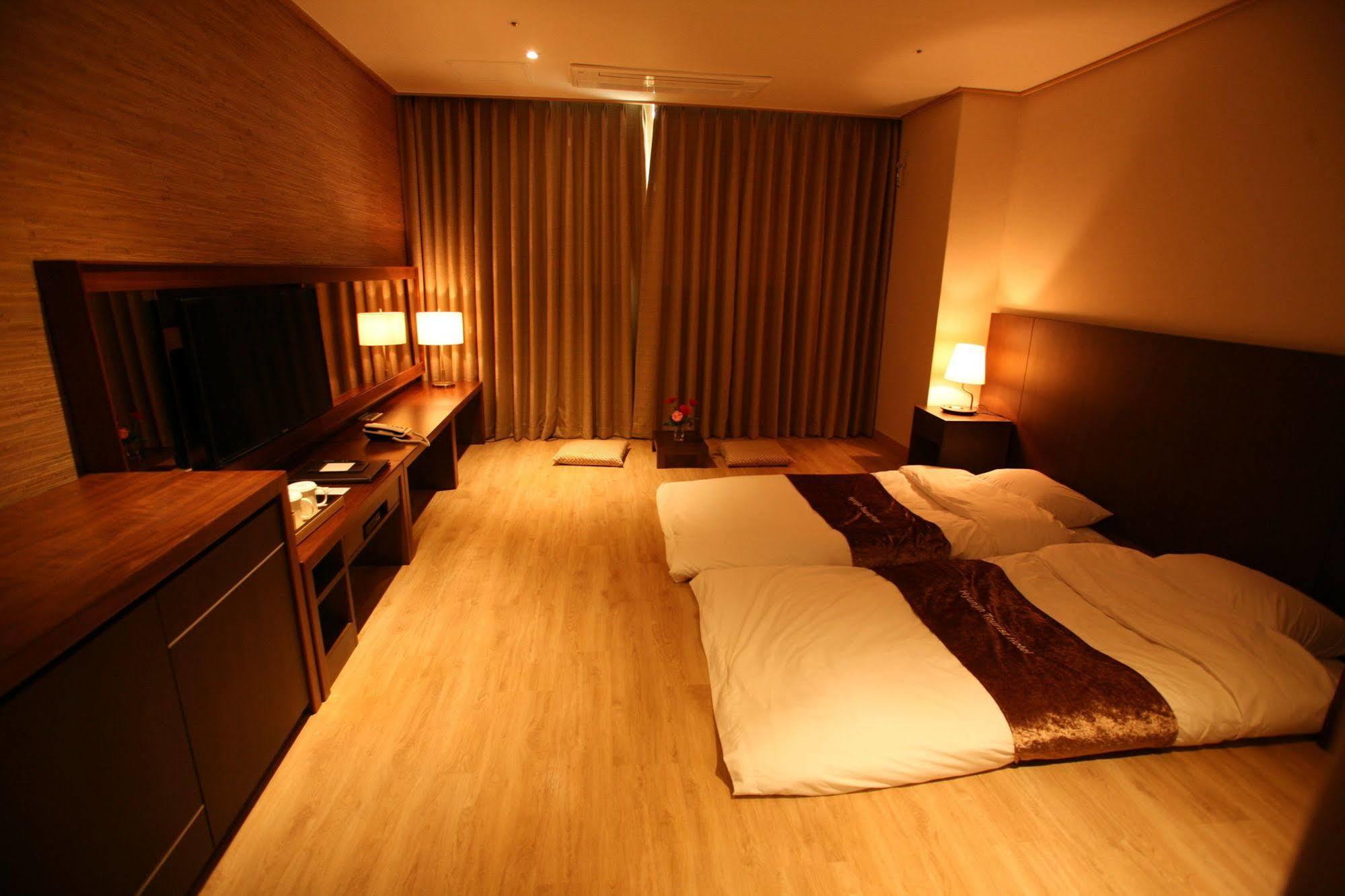 Hyunjin Tourist Hotel Тонге Екстер'єр фото
