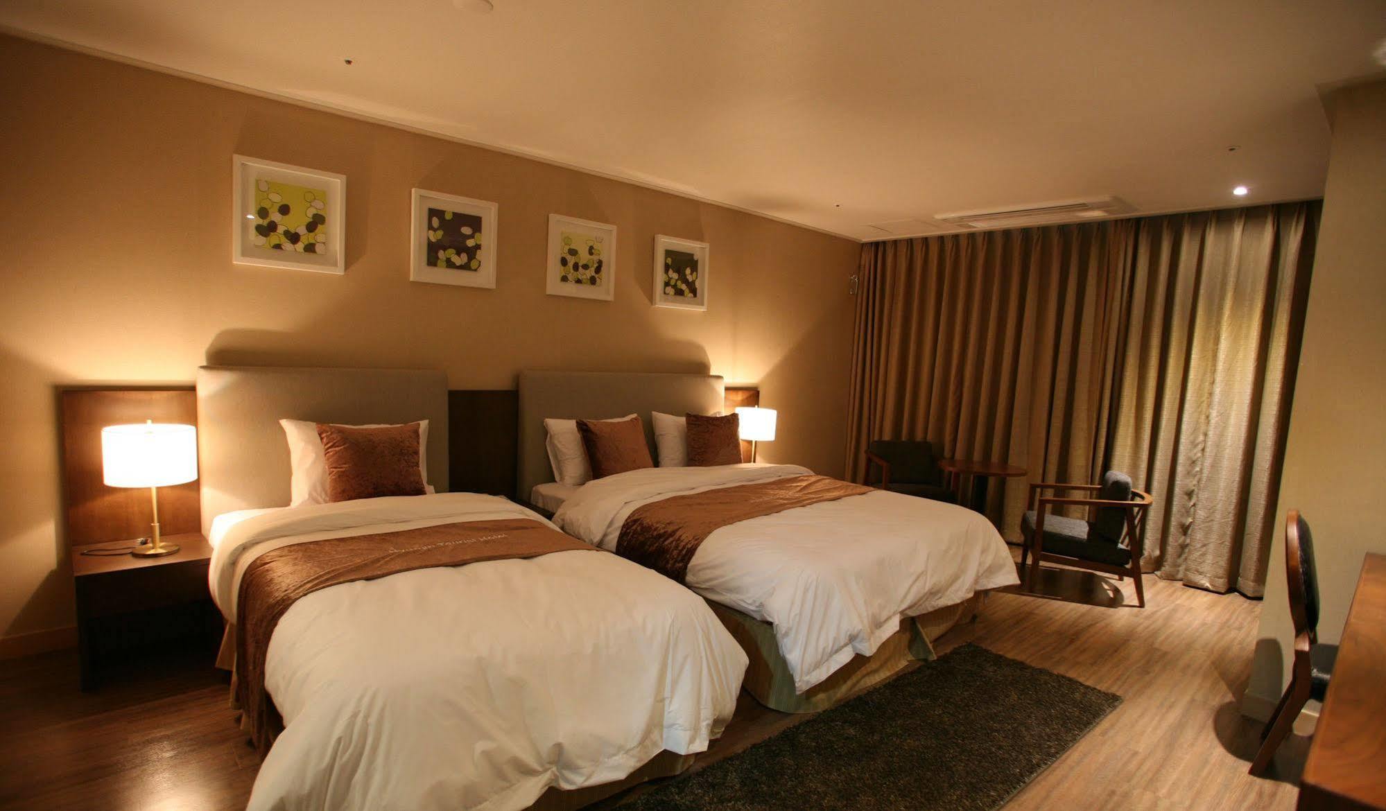 Hyunjin Tourist Hotel Тонге Екстер'єр фото